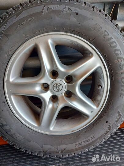 Bridgestone Blizzak DM-V2 215/70 R16