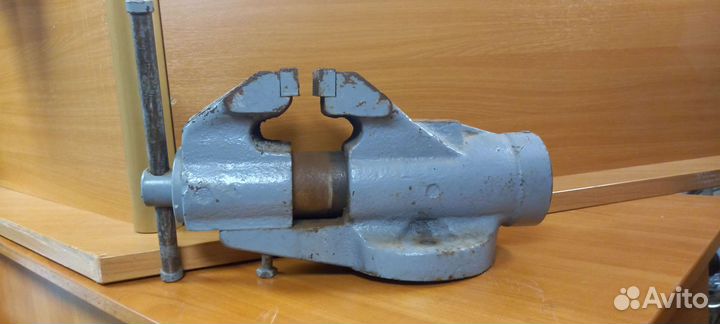 Стол слесарный верстак