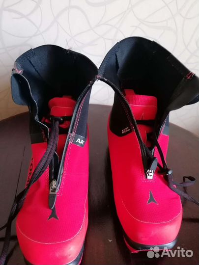 Лыжные ботинки atomic