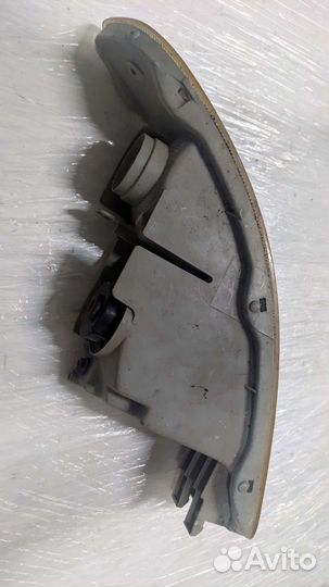 Повторитель поворота Toyota Carina правый передний