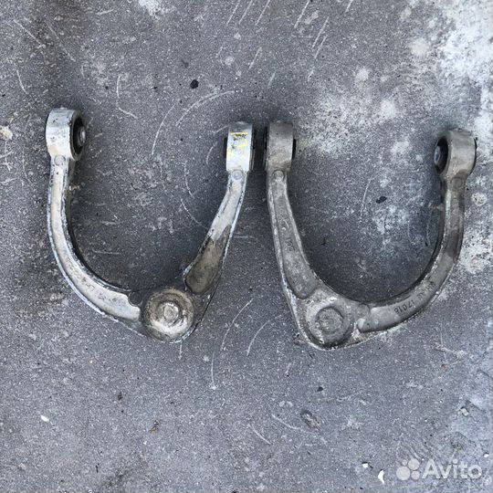 Рычаг передний верхний Cadillac SRX/STS 1