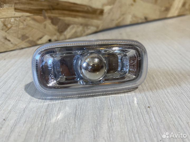 Поворотник Audi A4 B7