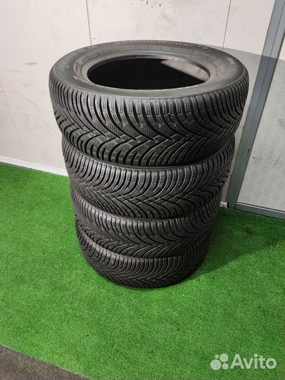 Bridgestone Blizzak Revo GZ 215/60 R16