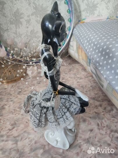 Китайский фарфор фигурка кошки