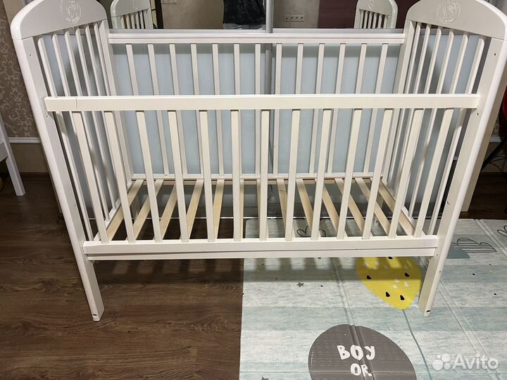 Детская кроватка с матрасом