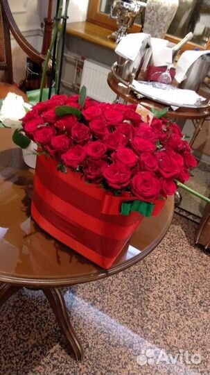 Розы в коробке 47 шт красные