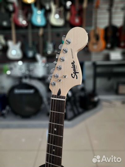 Fender Squier Mustang, электрогитара