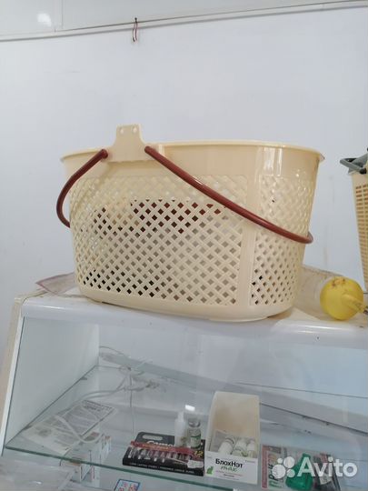 Лежанка, переноски, когтеточки, лизуны