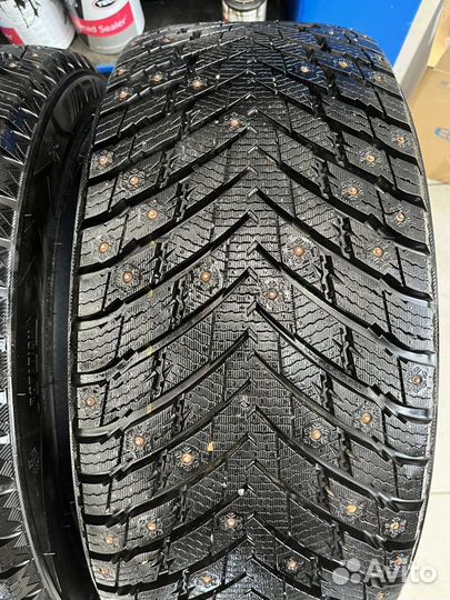 Arivo Ice Claw ARW7 245/45 R18 и 275/40 R18 103T