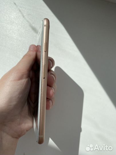 Телефон iPhone 8