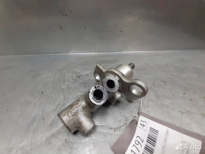 Цилиндр тормозной главный Volkswagen Passat B5