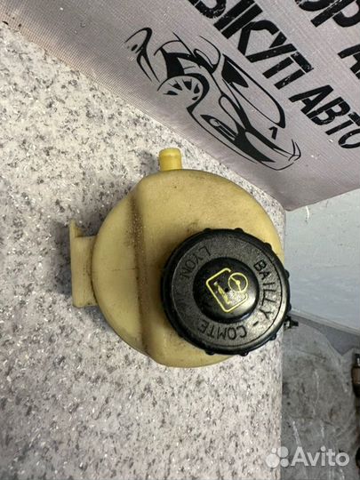 Бачок гур Renault Duster 1