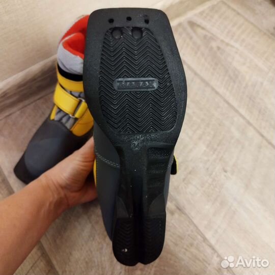 Лыжные ботинки детские 34р