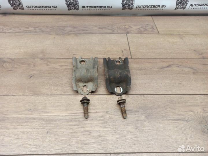 Крепление стабилизатора переднее Peugeot 308