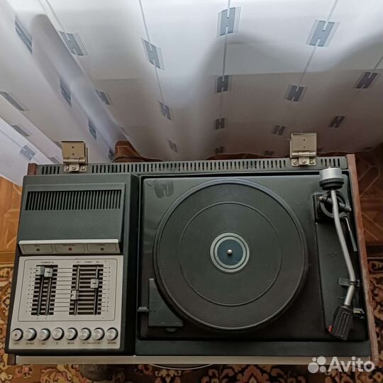 Проигрыватель винила мелодия 103В-стерео