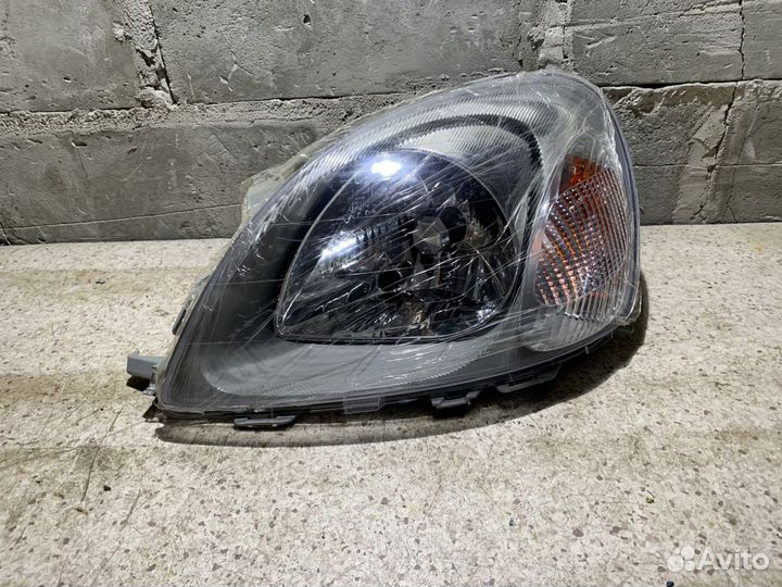 Фара Toyota Yaris