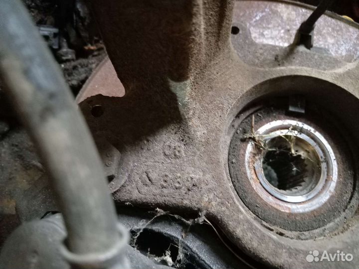 Поворотный кулак правый Renault Megane III