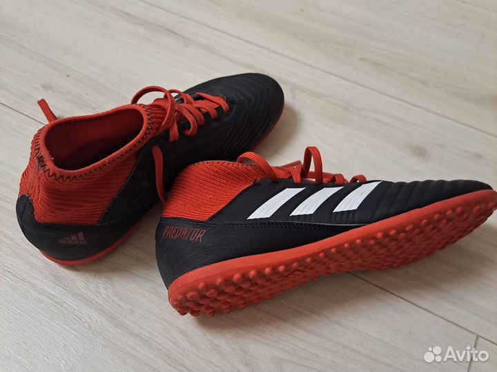 Футбольные бутсы adidas predator