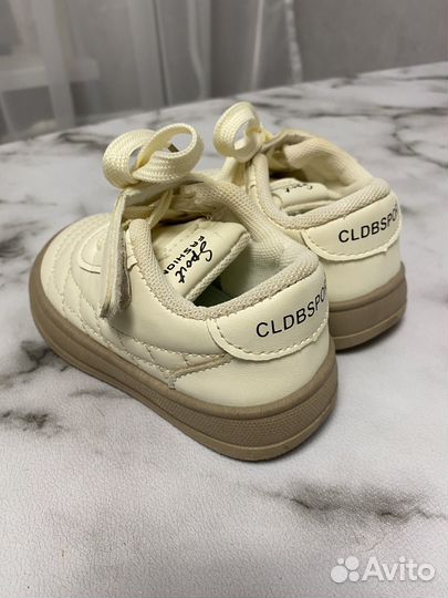 Кроссовки для девочки