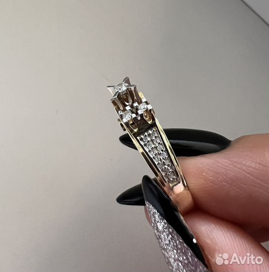 Золотое кольцо с бриллиантами