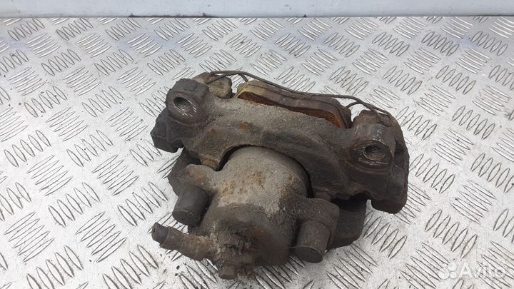 Суппорт передний правый Volkswagen Touran 2005