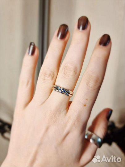 Плоское серебряное кольцо с голубой шпинелью