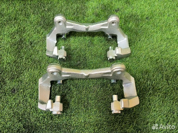Скобы тормозного суппорта 345мм VAG