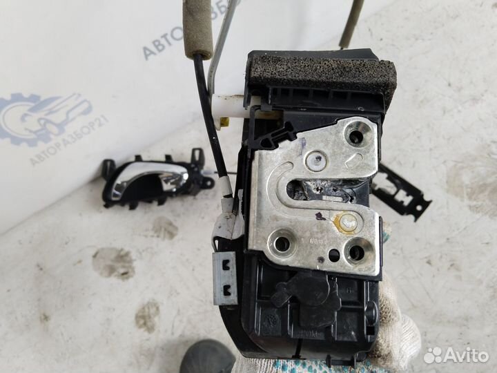 Замок двери передней левой Nissan Qashqai J11