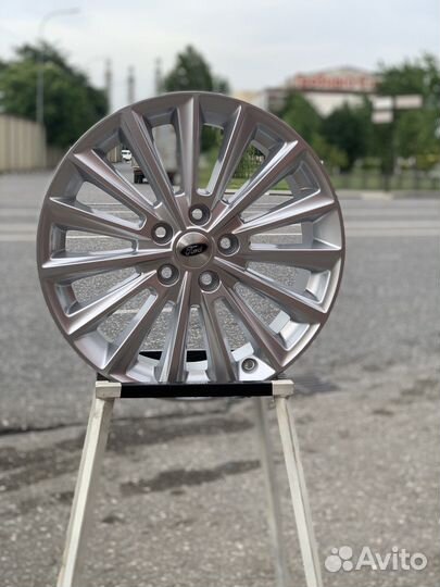 Форд Фокус титаниум R17