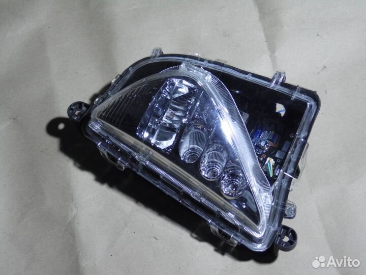 Птф правая с дефектом Тойота Приус 50