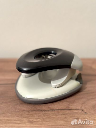 Дырокол большой 40 листов новый