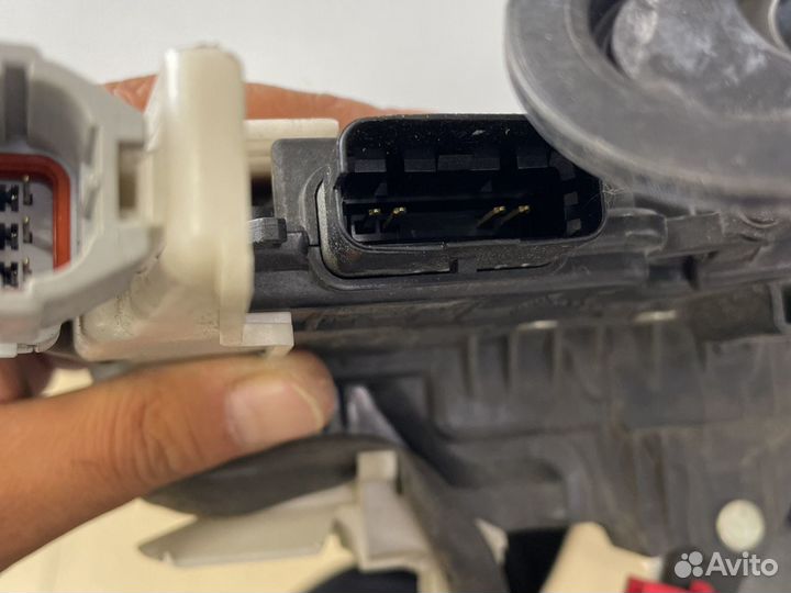 Замок двери правый передний Kia Cerato 2013-2020