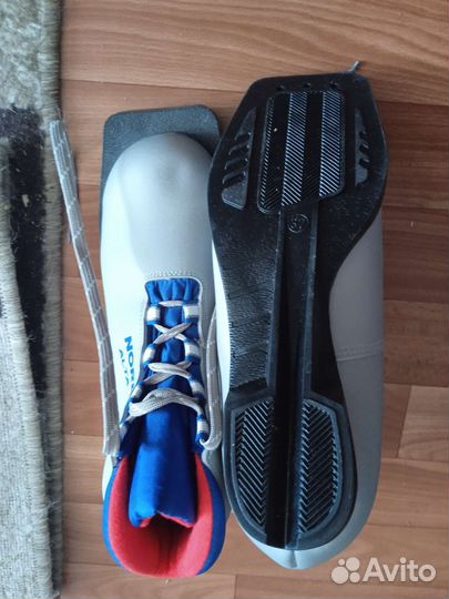 Лыжные ботинки