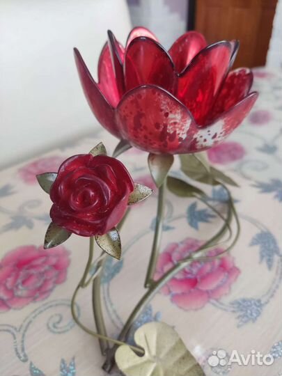 Подсвечник под бронзу цветы красный
