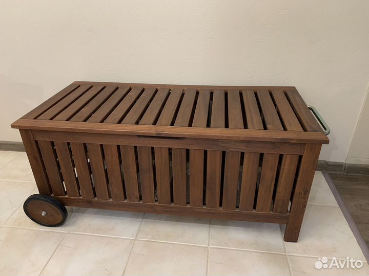 Скамья садовая с колесами