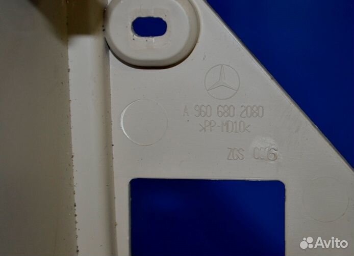 Пластиковая крышка торпеды mercedes-benz Actros MP