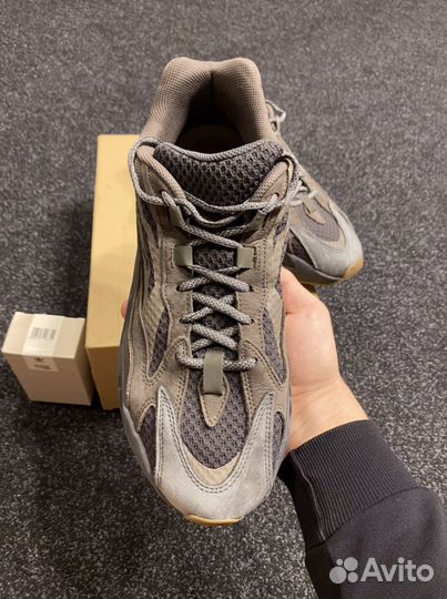 Кроссовки Adidas yeezy boost 700 v2 оригинал