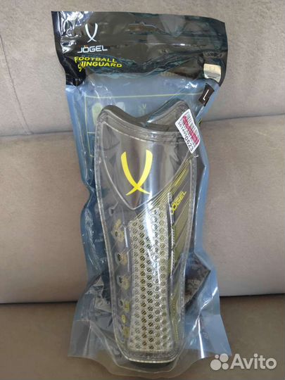 Щитки футбольные jogel