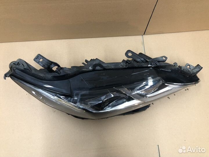 Фара правая Тойота Камри V70 одна полоса