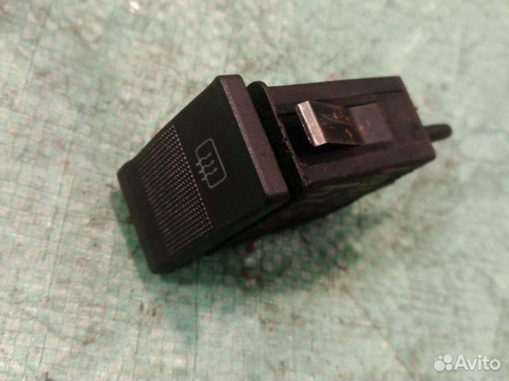 Кнопка подогрева стекла задняя Audi 80 B4