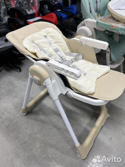 Стульчик для кормления бежевый