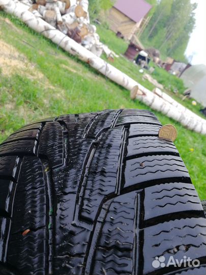 Kumho I'Zen KW31 215/70 R16