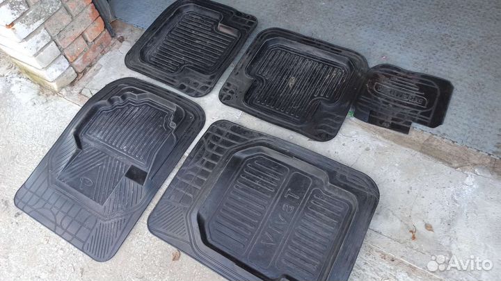 Автомобильные коврики резиновые