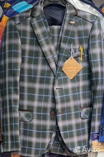 Школьный костюм зеленый в клетку новый