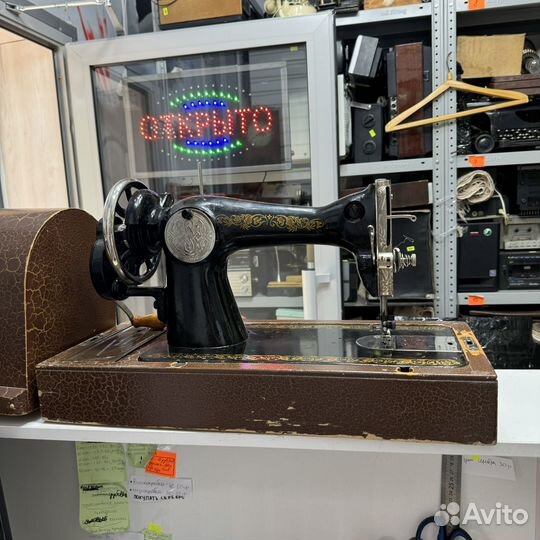 Швейная машинка Singer Старинная Окрас царский