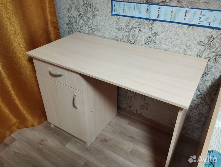 Письменный стол