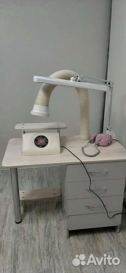 Маникюрный стол с вытяжкой