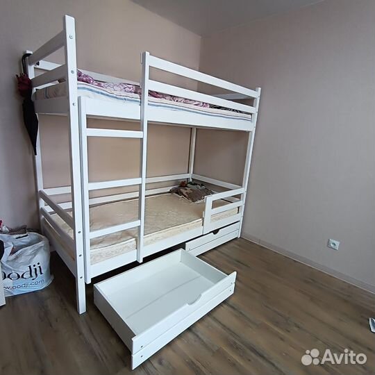 Кровать двухъярусная. Массив сосны. Изготовитель