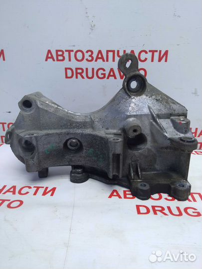 Кронштейн генератора Renault Logan 2