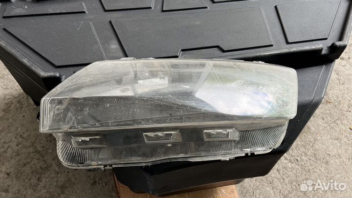 Стекло фары Skoda Rapid -2020 правое